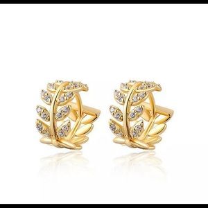 Gold huggie leaf earrings